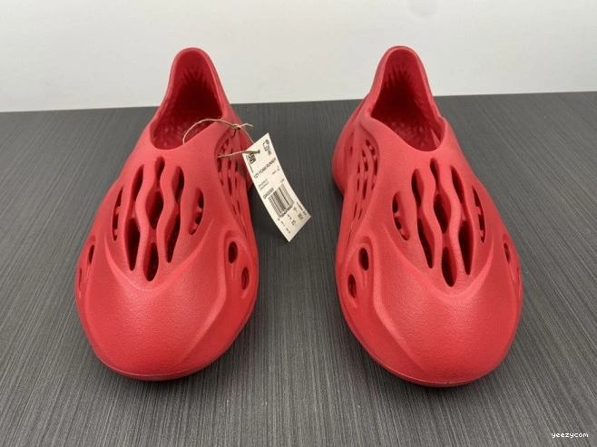 Adidas CW3355 Foam Yeezy Red 1014